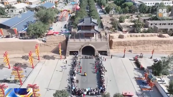 股市配资公司 砥砺奋进七十载 天山南北谱华章丨库车小巷会“唱歌” 新疆新玩法唤醒好风光