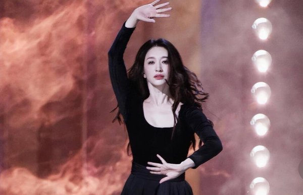 北京配资网 50岁李小冉唱跳翻车拿第一！观众：这才是我们想看的真实